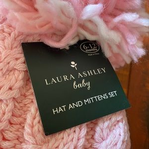 Baby girl winter hat and mittens set